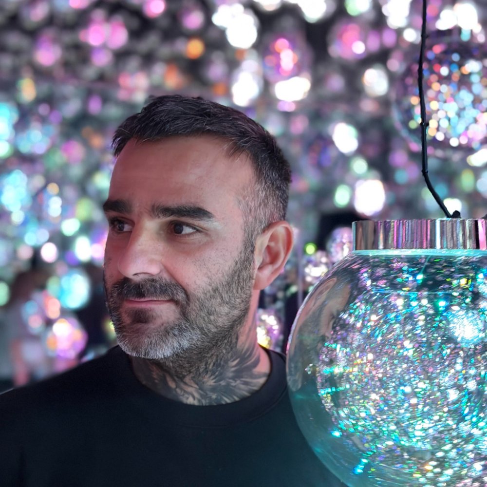 Portrait of Julien Jimenez, founder of LinkRotly